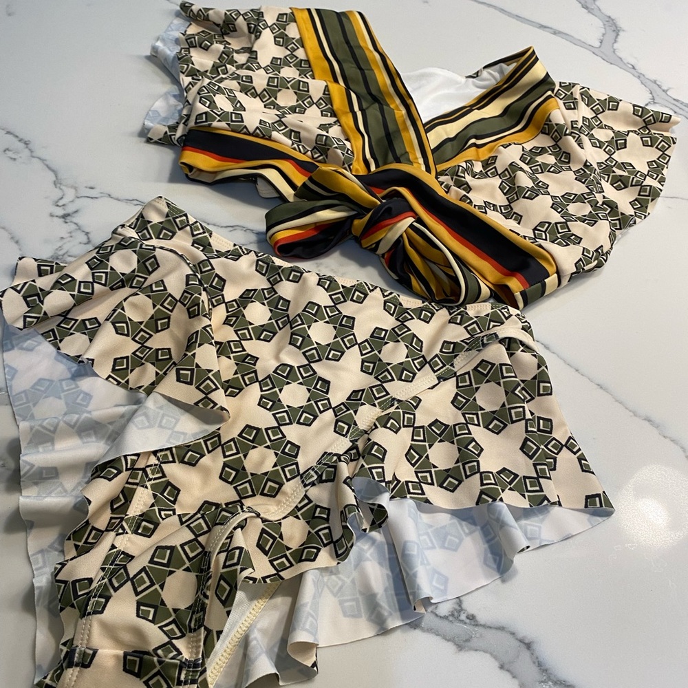 2-piece bathing suit